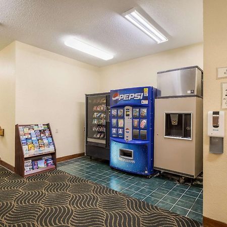 Quality Inn Tulsa Central Exterior photo