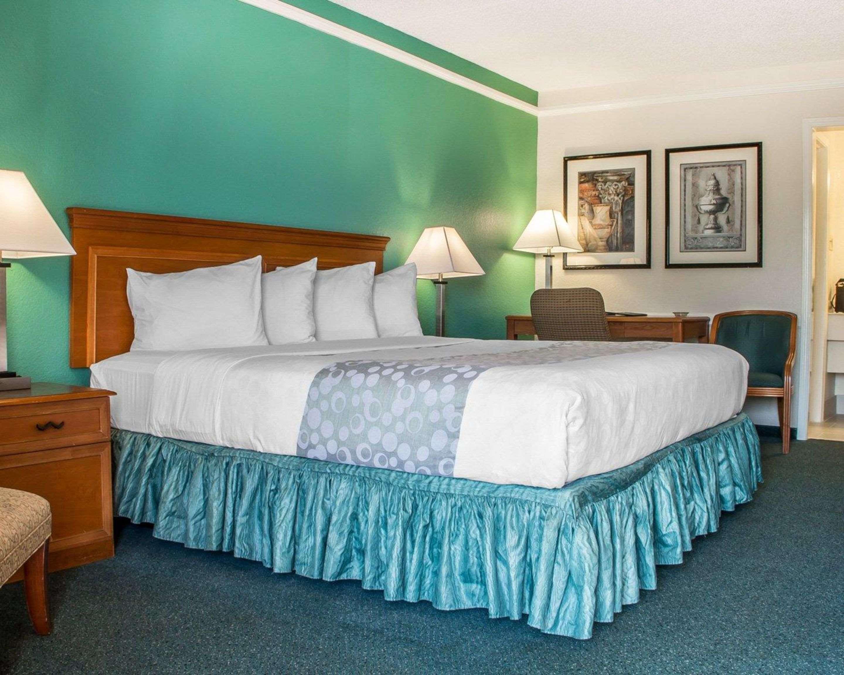 Quality Inn Tulsa Central Exterior photo