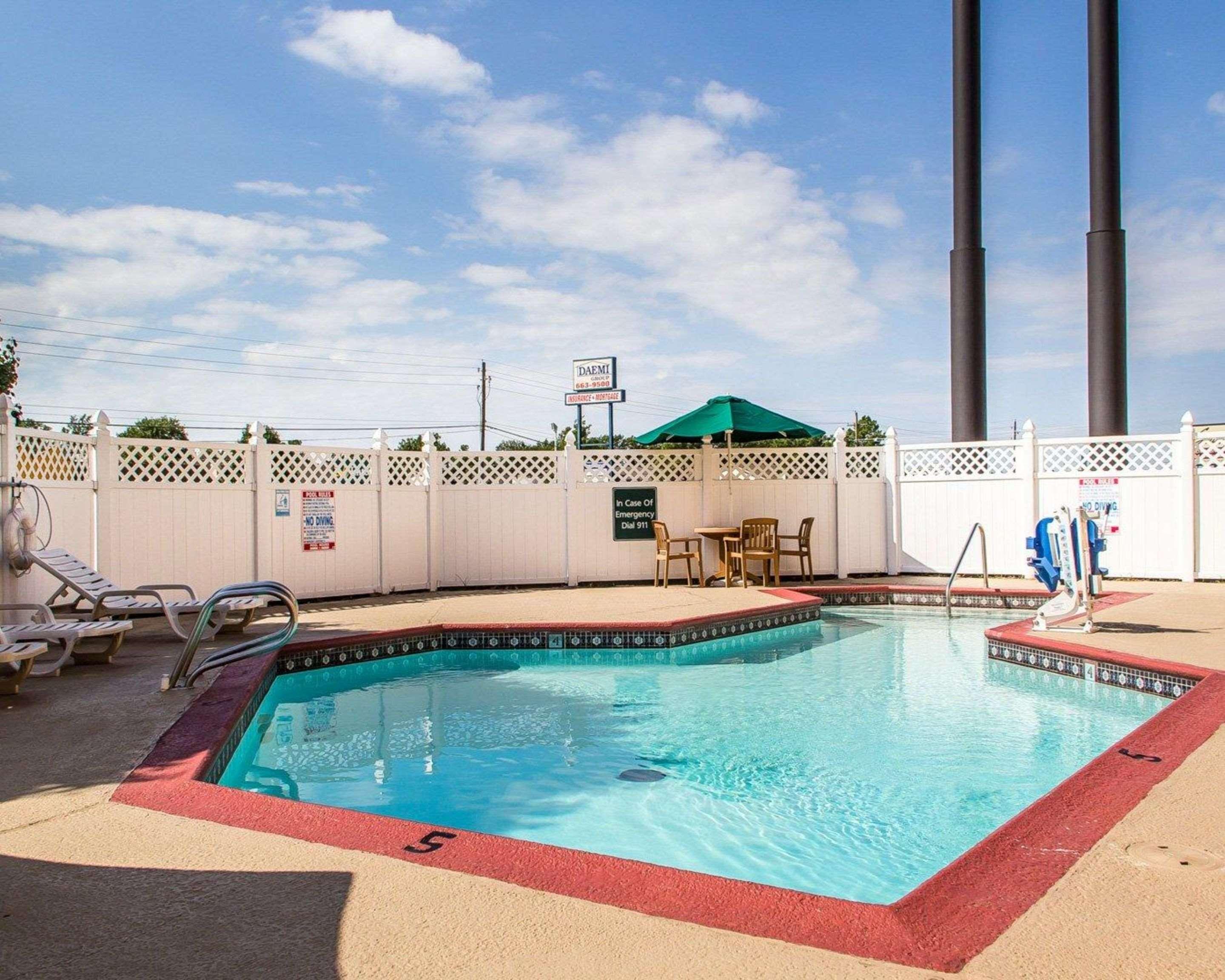 Quality Inn Tulsa Central Exterior photo