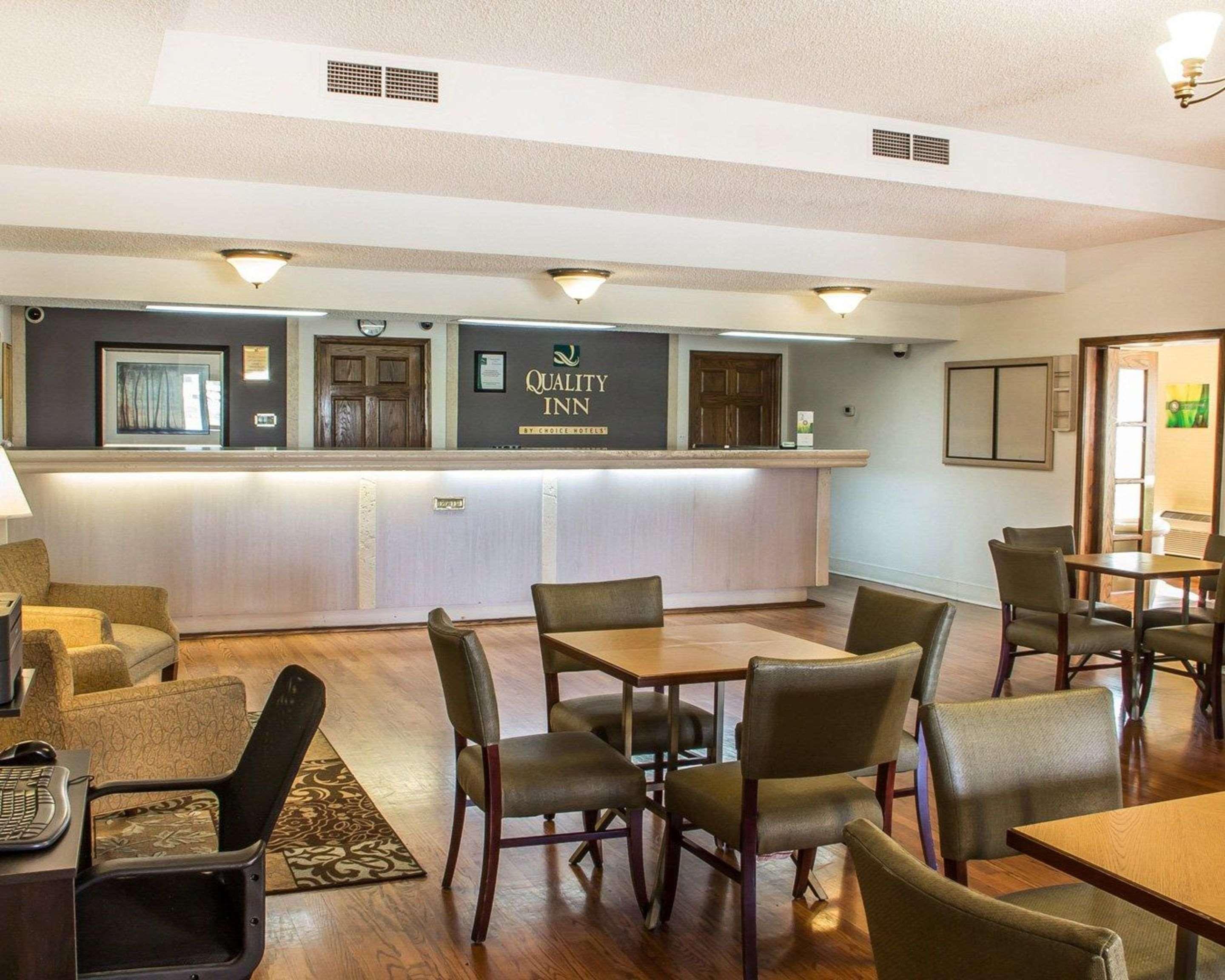 Quality Inn Tulsa Central Exterior photo