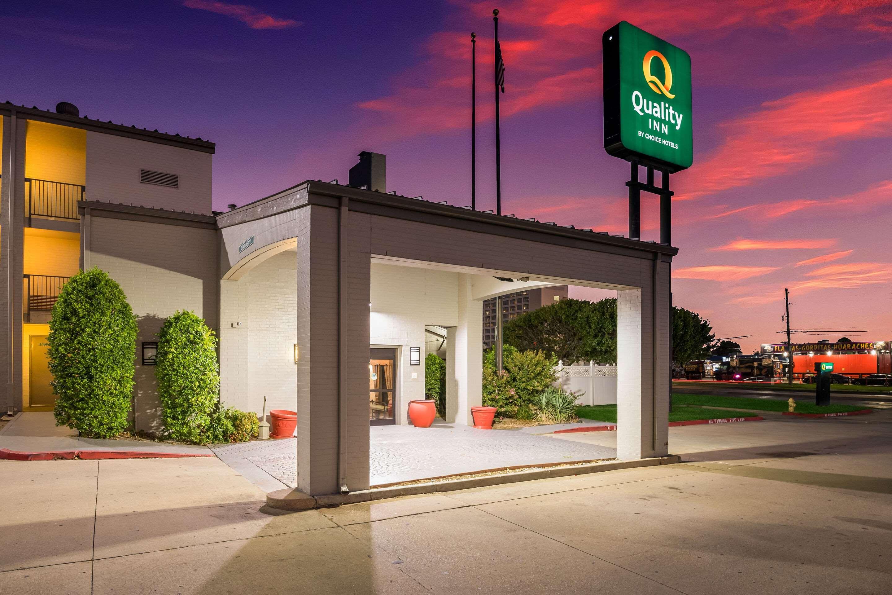 Quality Inn Tulsa Central Exterior photo