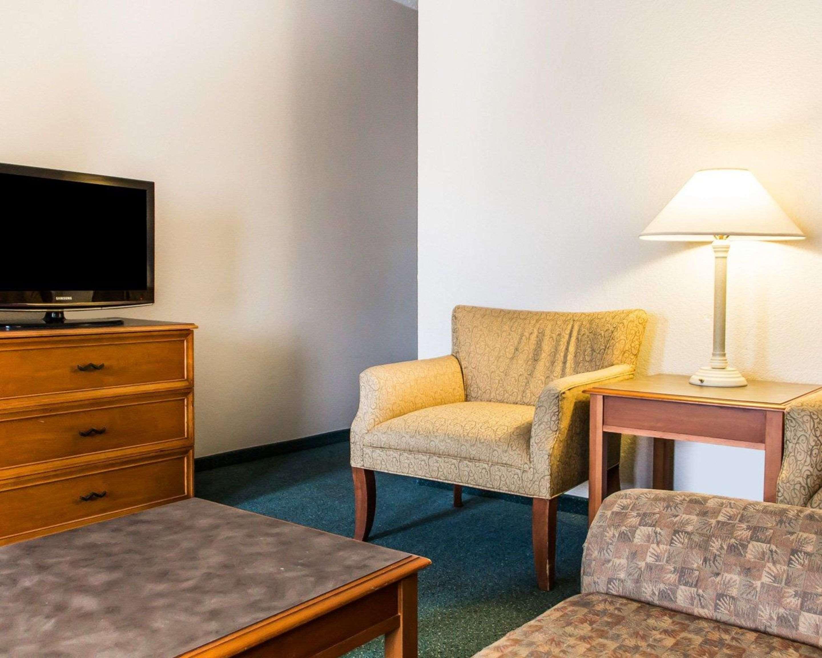 Quality Inn Tulsa Central Exterior photo