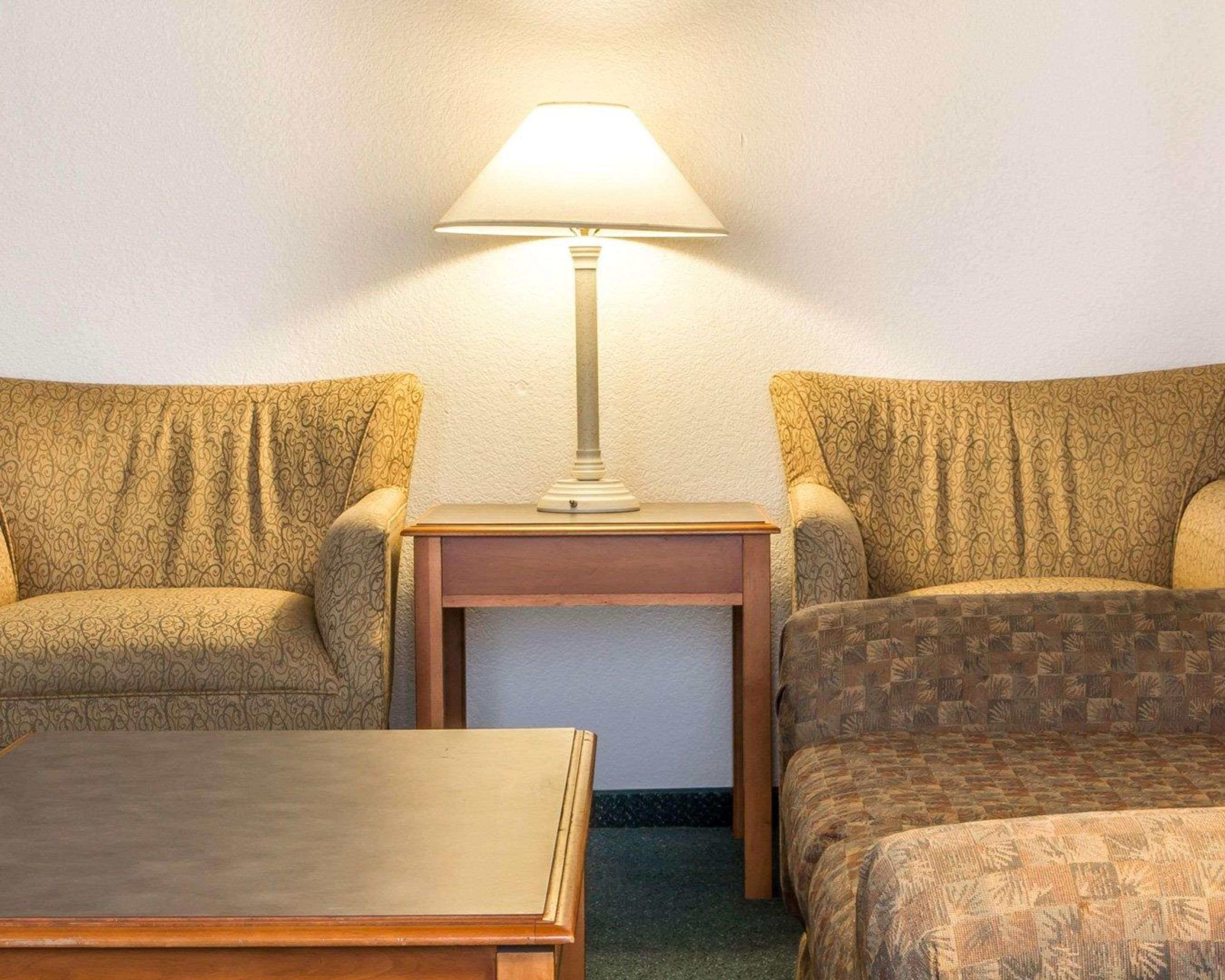 Quality Inn Tulsa Central Exterior photo
