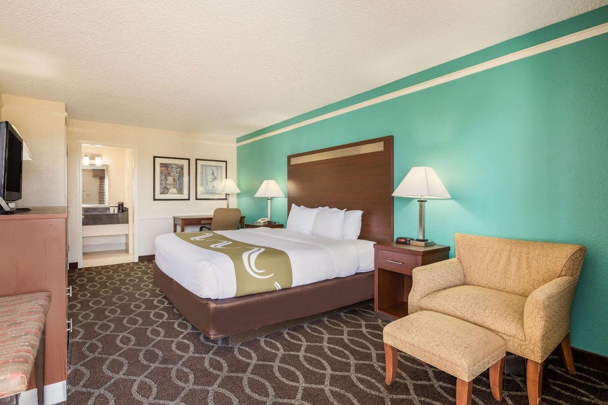 Quality Inn Tulsa Central Exterior photo