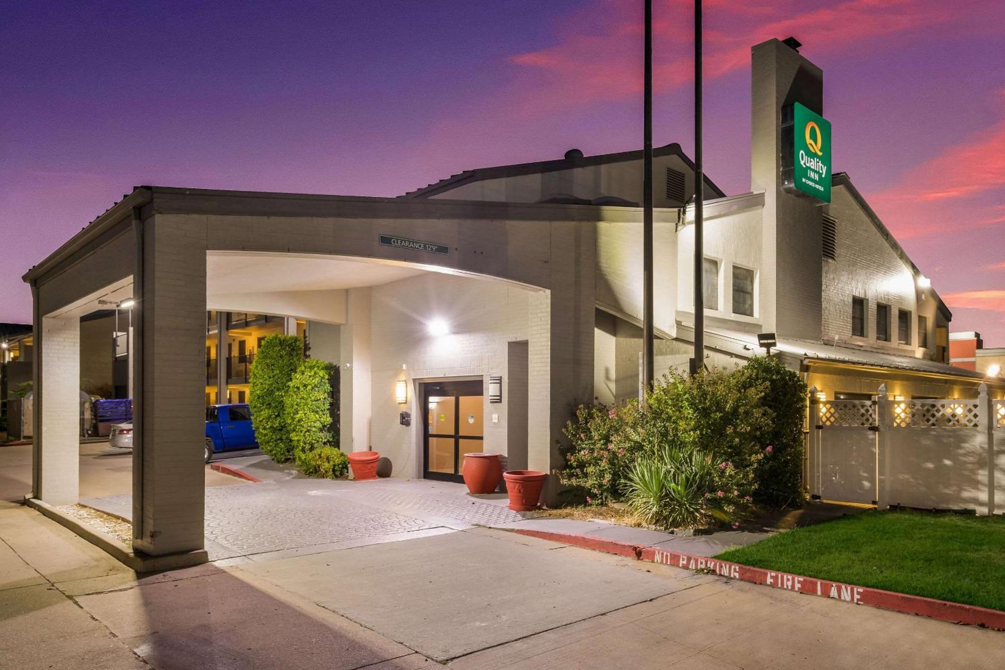 Quality Inn Tulsa Central Exterior photo