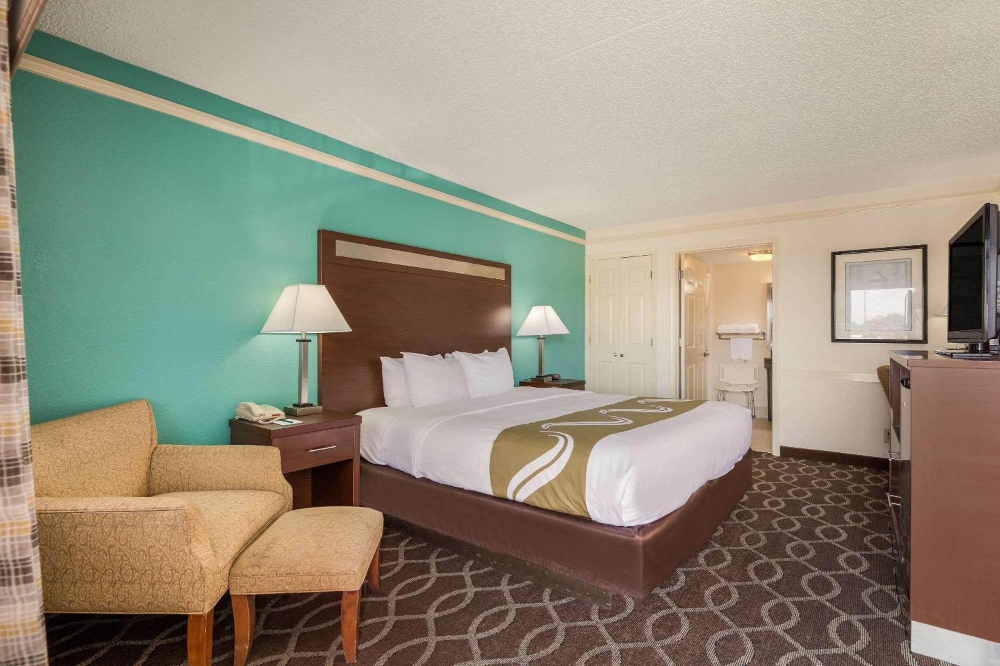 Quality Inn Tulsa Central Exterior photo