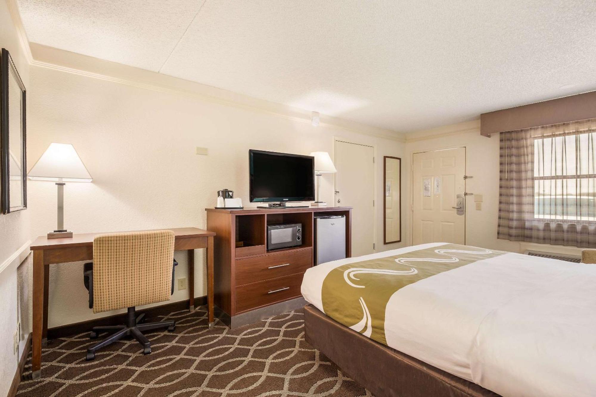 Quality Inn Tulsa Central Exterior photo