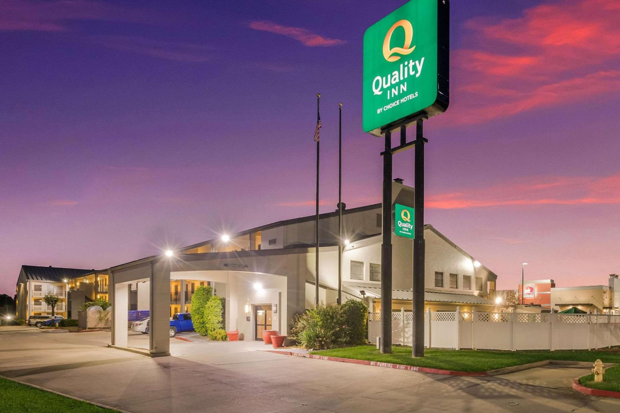 Quality Inn Tulsa Central Exterior photo