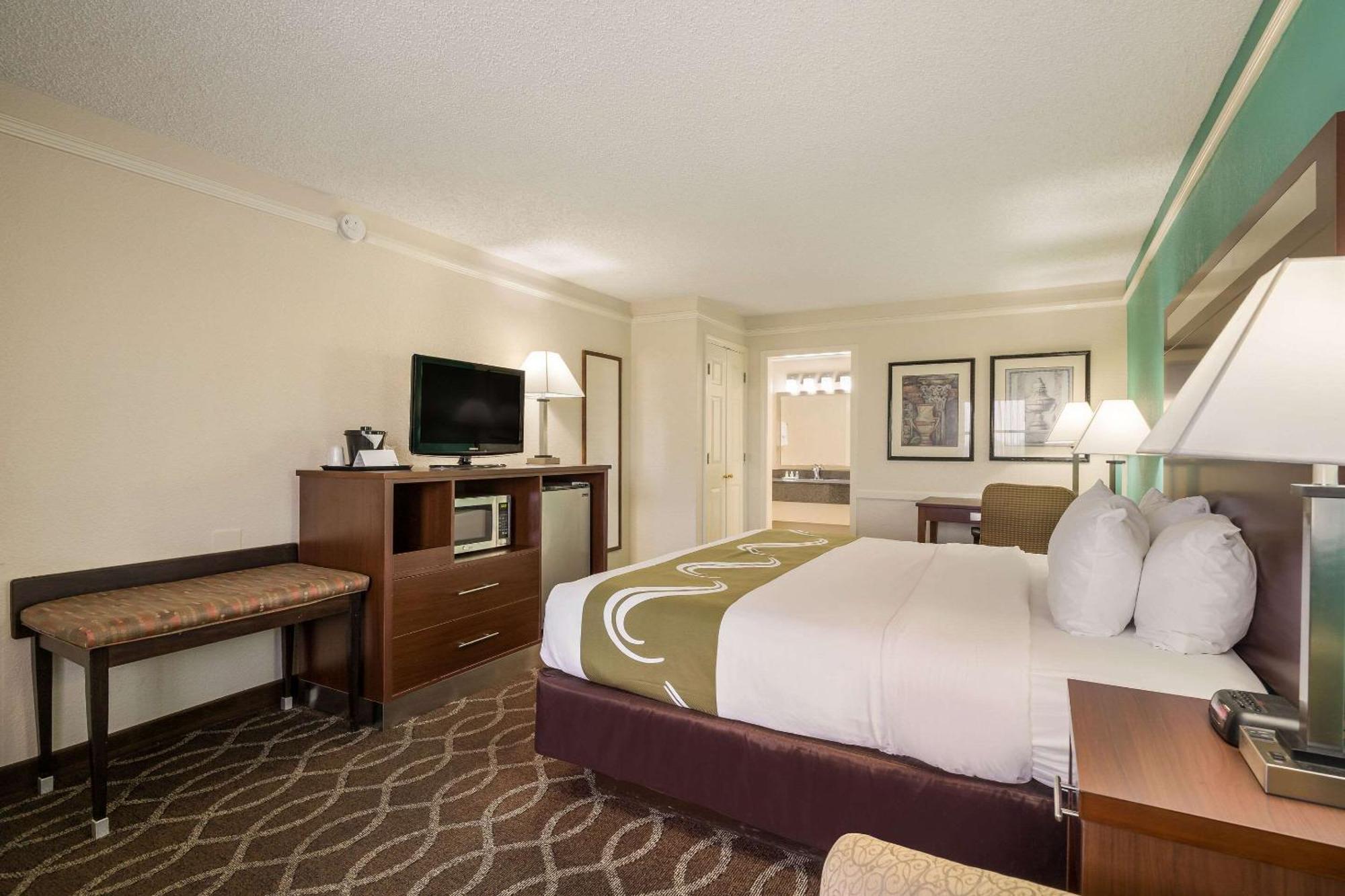 Quality Inn Tulsa Central Exterior photo