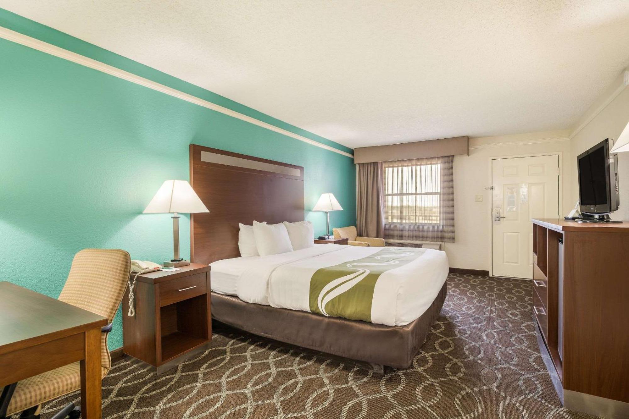 Quality Inn Tulsa Central Exterior photo