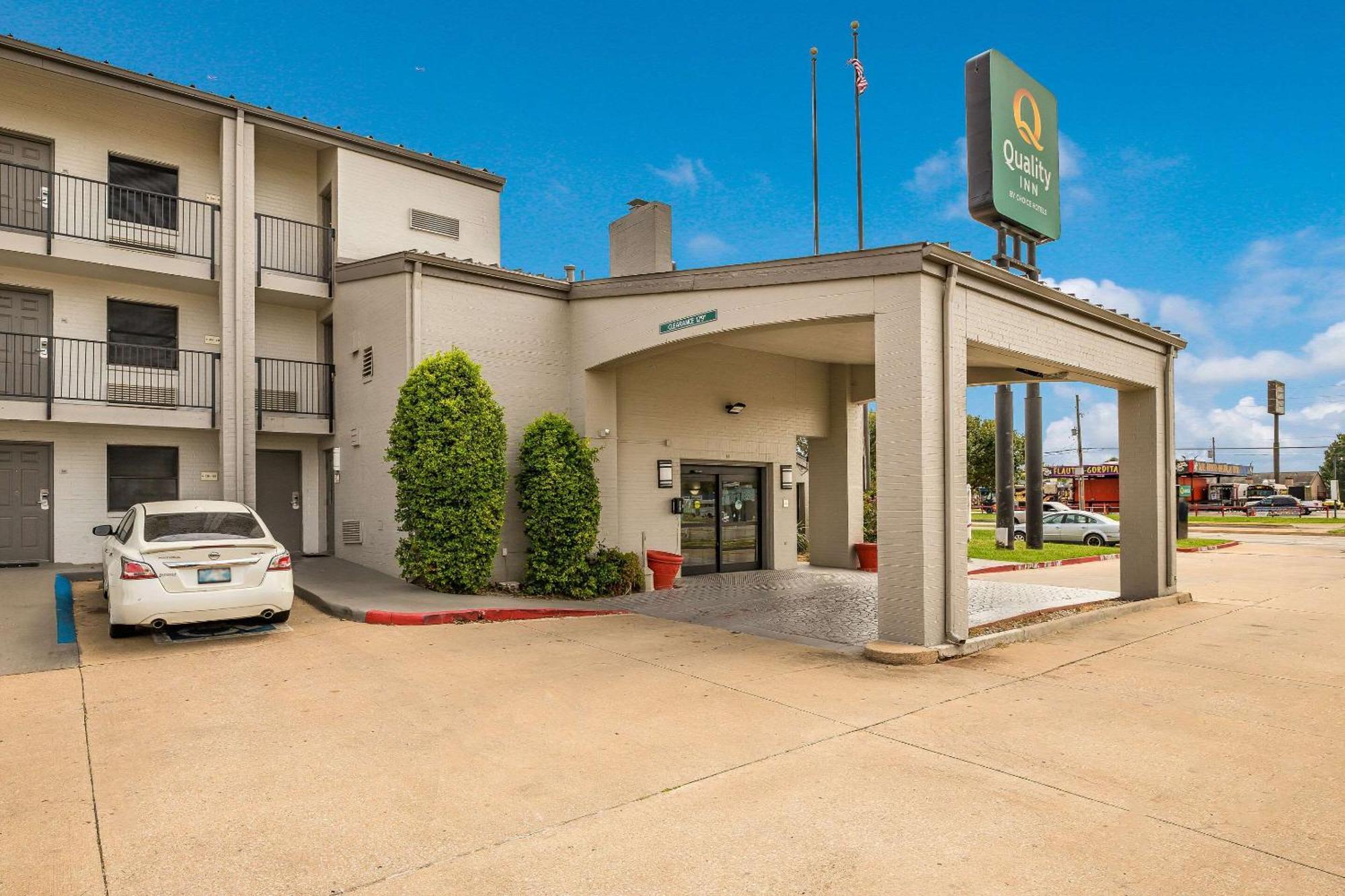 Quality Inn Tulsa Central Exterior photo