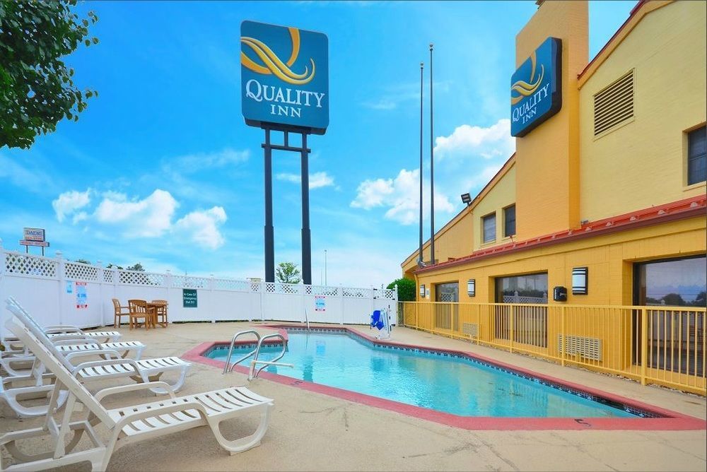 Quality Inn Tulsa Central Exterior photo