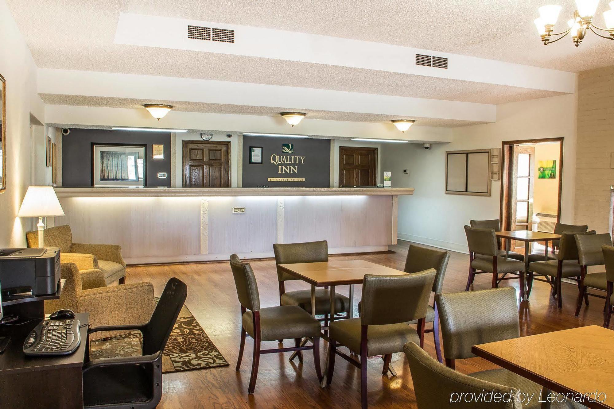 Quality Inn Tulsa Central Exterior photo