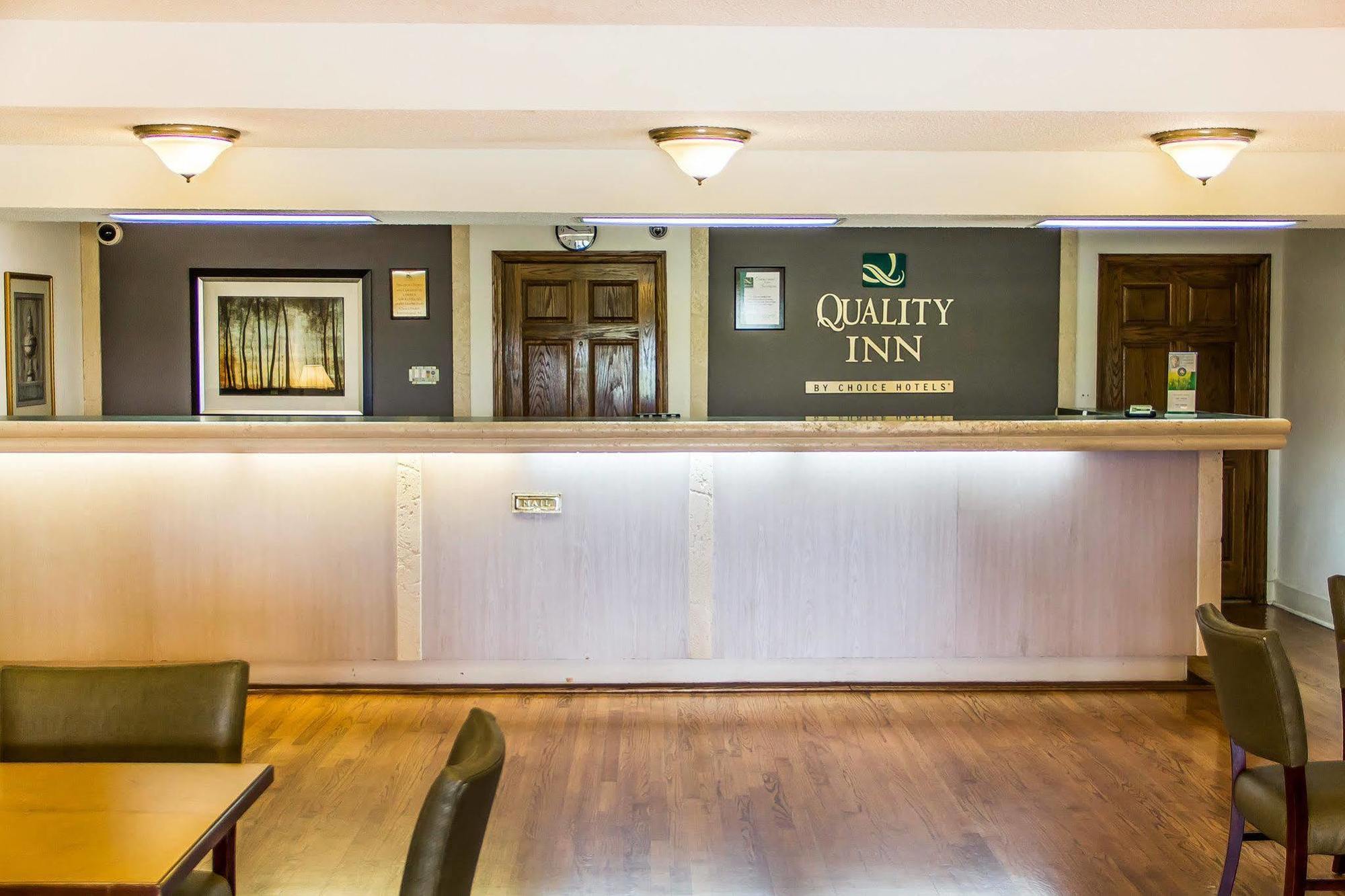 Quality Inn Tulsa Central Exterior photo